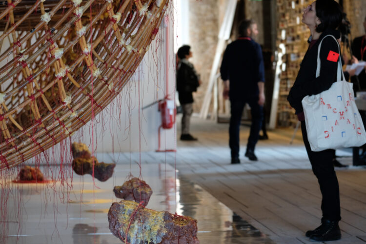 Zai Kuning at the Singapore Pavilion, 2017. A visitor to the Singapore Pavilion looking at the 17-metres long ship central to the exhibition titled 'Dapunta Hyang Transmission of Knowledge' by Zai Kuning. Image courtesy of the National Arts Council.