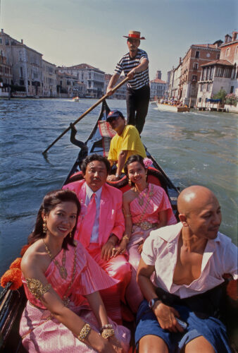 Manit Sriwanichpoom at Thailand’s inaugural Pavilion in 2003. Pink Man at the Venice Biennale, 2003, Manit Sriwanichpoom. Image courtesy of the artist.